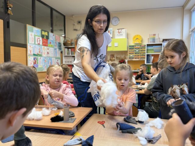 Świąteczne skrzaty klasy 1 – wspólna praca i piękna inicjatywa