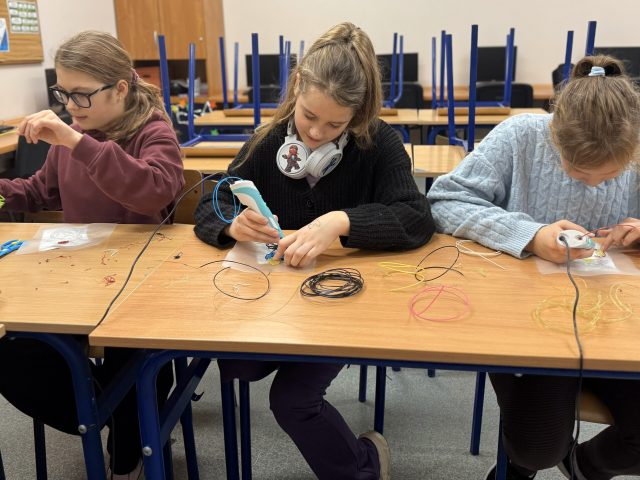 Świąteczna kreatywność na lekcji informatyki