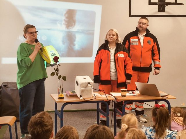 Szkoła z AED – bezpieczeństwo przede wszystkim